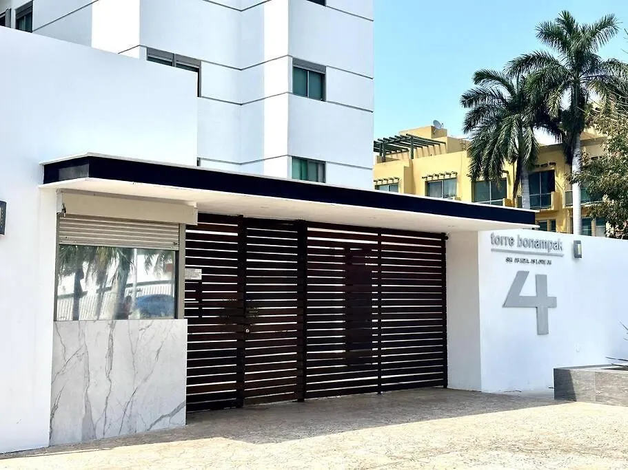 Casa vacanze 3Br Beautiful Condo With Pool Gym & Great Location Cancún